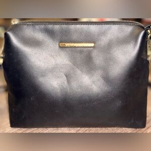 NWOT - Steve Madden black dome or round crossbody bag with gold-tone hardware